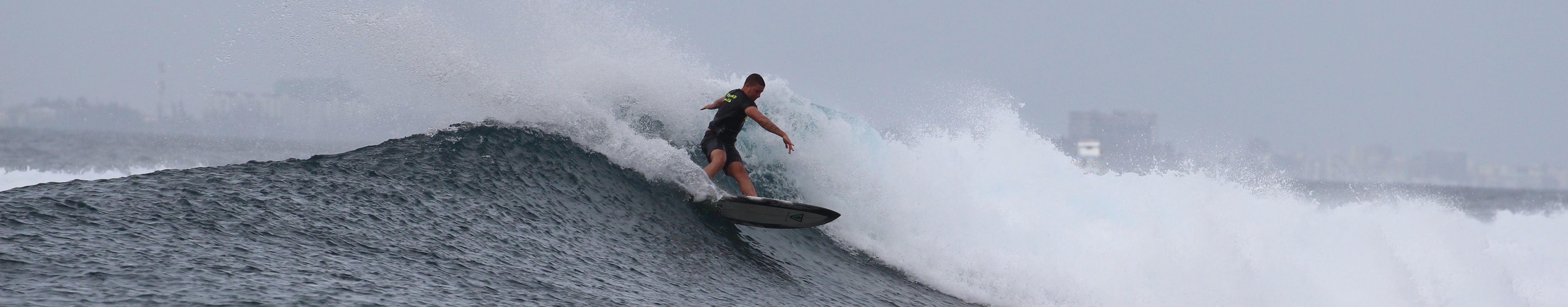 Surf, salto base, skate, este es Taz Yassin